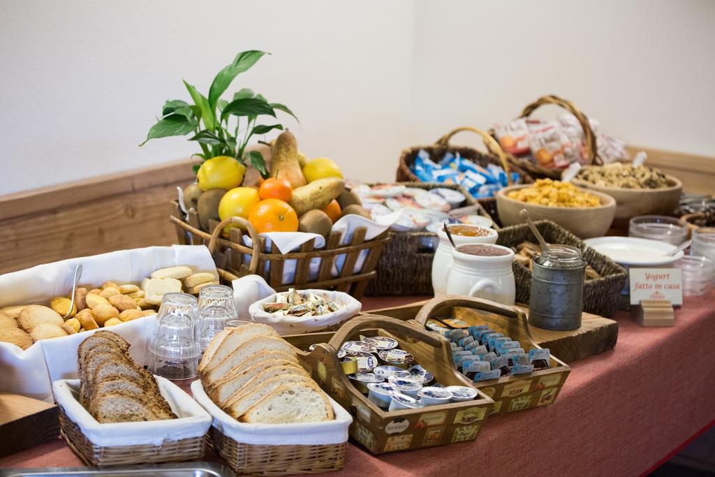 Hotel Restaurant La Barme Конье Экстерьер фото